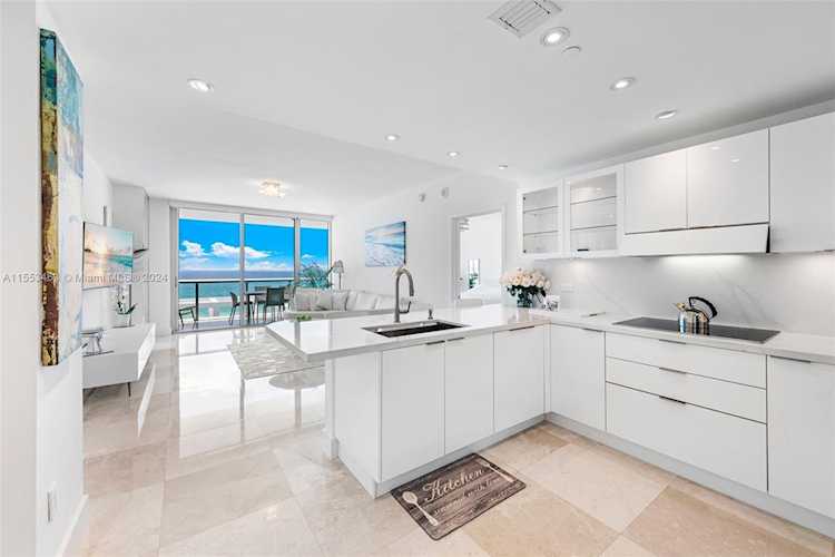 6799 Collins Ave #804 Miami Beach, FL 32 33141 | Skyrise Lab Photo 16
