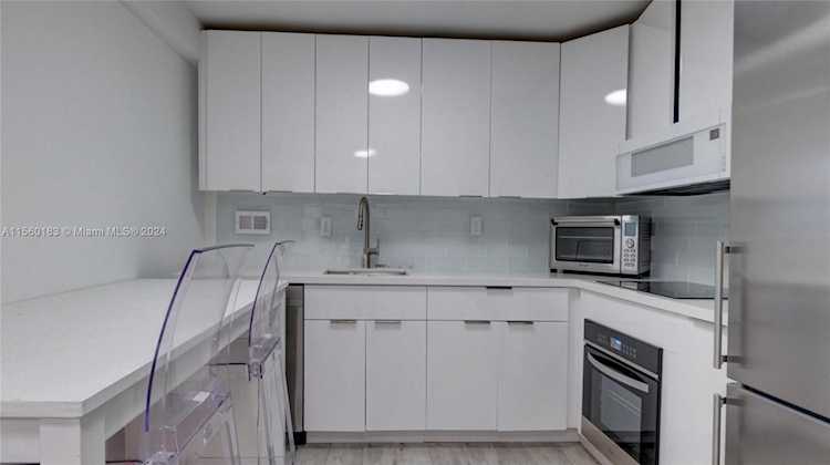 2301 Collins Ave #320 Miami Beach, FL 32 33139 | Skyrise Lab Photo 14