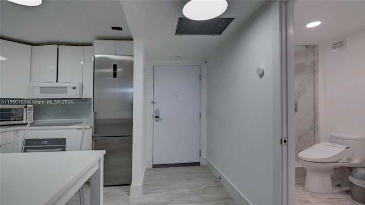2301 Collins Ave #320 Miami Beach, FL 32 33139 | Skyrise Lab Photo 11