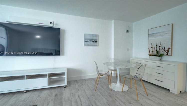 2301 Collins Ave #320 Miami Beach, FL 32 33139 | Skyrise Lab Photo 7