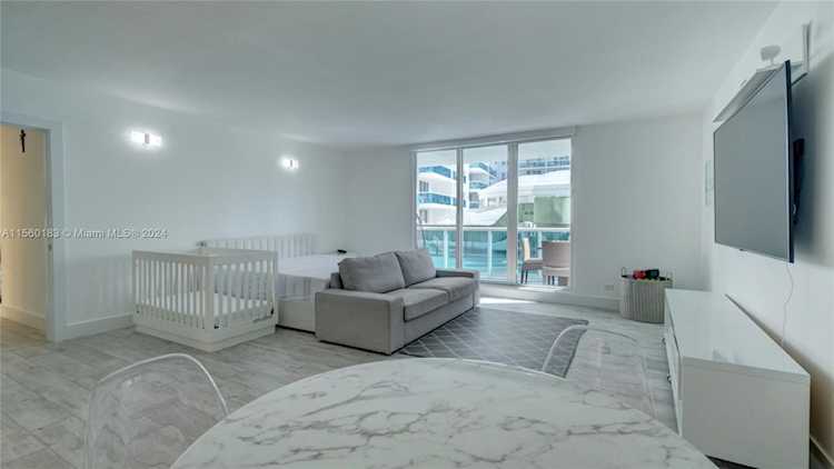 2301 Collins Ave #320 Miami Beach, FL 32 33139 | Skyrise Lab Photo 5