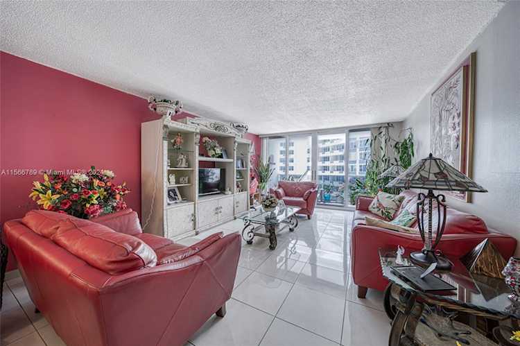 3140 S Ocean Dr #1002 Hallandale Beach, FL 3010 33009 | Skyrise Lab Photo 7