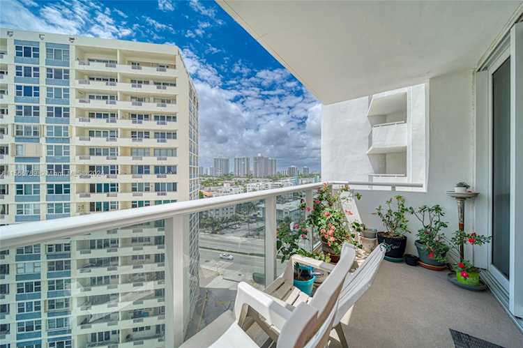 3140 S Ocean Dr #1002 Hallandale Beach, FL 3010 33009 | Skyrise Lab Photo 3