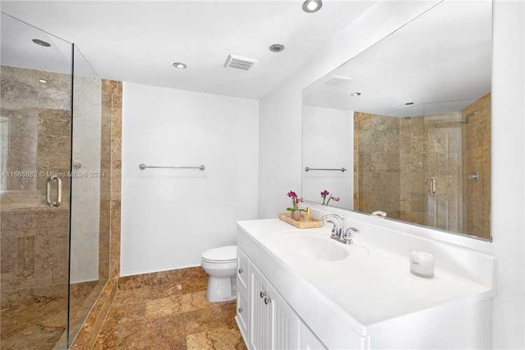 1800 Sunset Harbour Dr #803 Miami Beach, FL 32 33139 | Skyrise Lab Photo 26