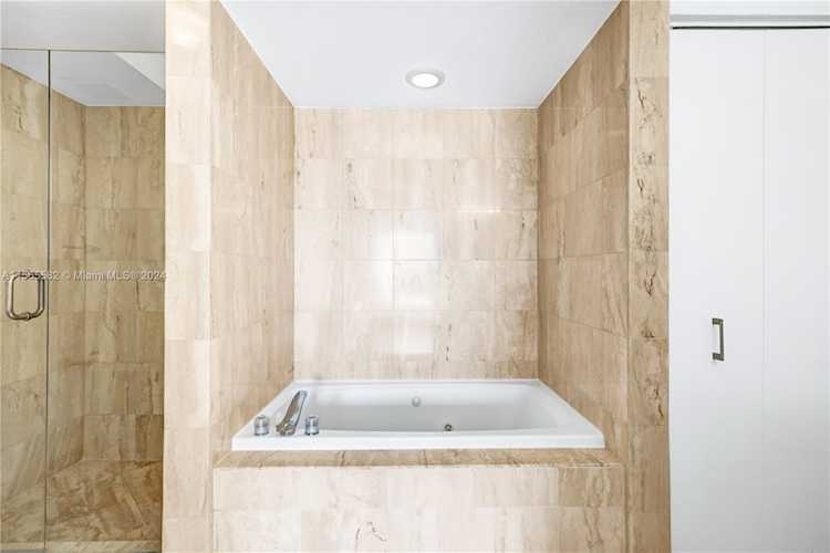 1800 Sunset Harbour Dr #803 Miami Beach, FL 32 33139 | Skyrise Lab Photo 23