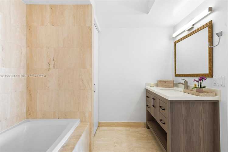 1800 Sunset Harbour Dr #803 Miami Beach, FL 32 33139 | Skyrise Lab Photo 22