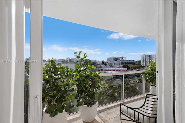 1800 Sunset Harbour Dr #803 Miami Beach, FL 32 33139 | Skyrise Lab Photo 20