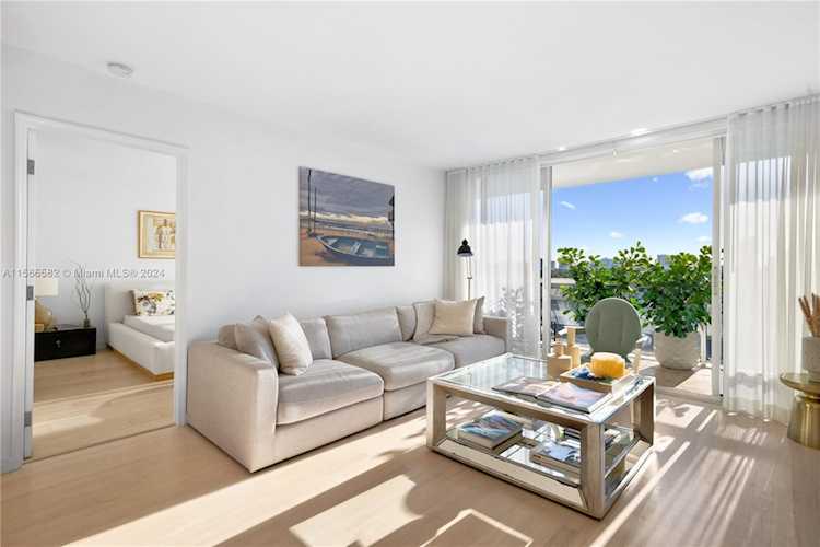 1800 Sunset Harbour Dr #803 Miami Beach, FL 32 33139 | Skyrise Lab Photo 16