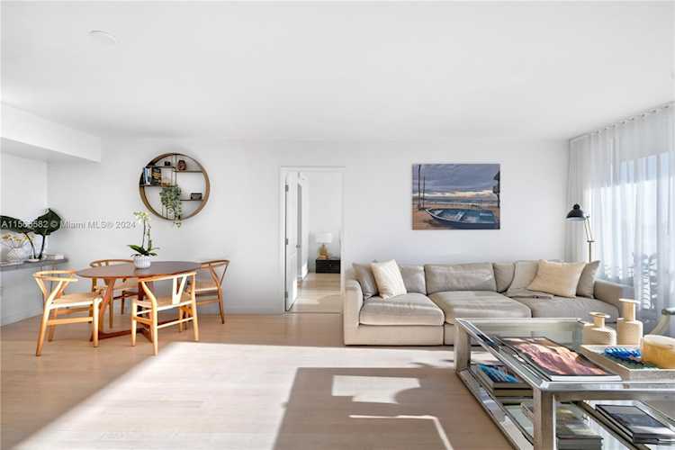 1800 Sunset Harbour Dr #803 Miami Beach, FL 32 33139 | Skyrise Lab Photo 15