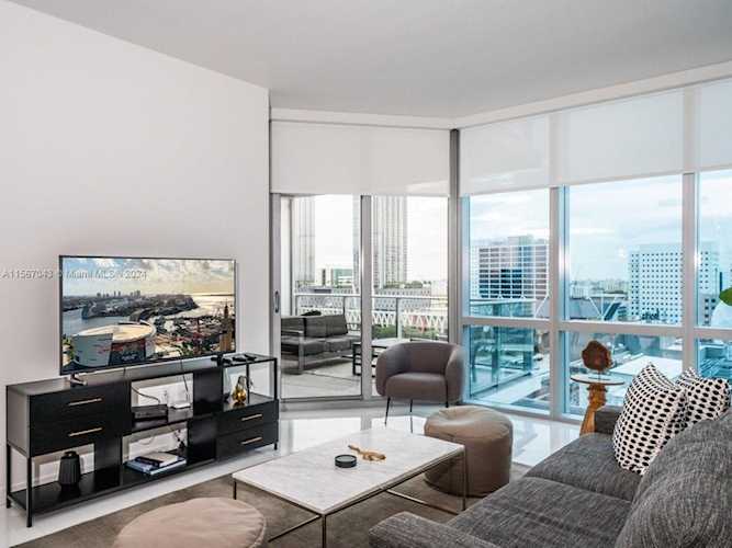 851 NE 1st Ave #1408 Miami, FL 31 33132 | Skyrise Lab Photo 9