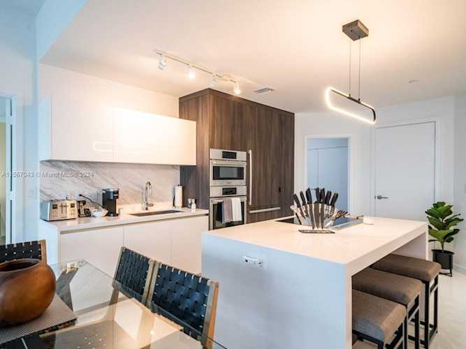 851 NE 1st Ave #1408 Miami, FL 31 33132 | Skyrise Lab Photo 3