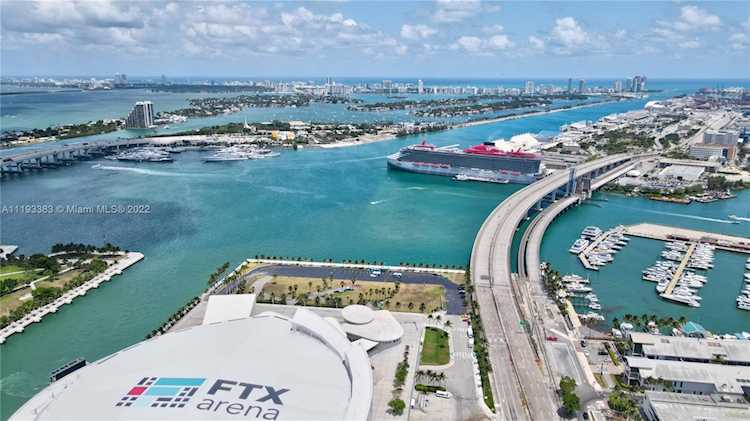 851 NE 1st Ave #2901 Miami, FL 31 33132 | Skyrise Lab Photo 1