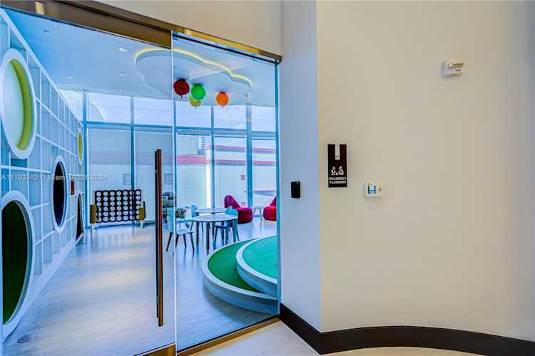 851 NE 1st Ave #2901 Miami, FL 31 33132 | Skyrise Lab Photo 75