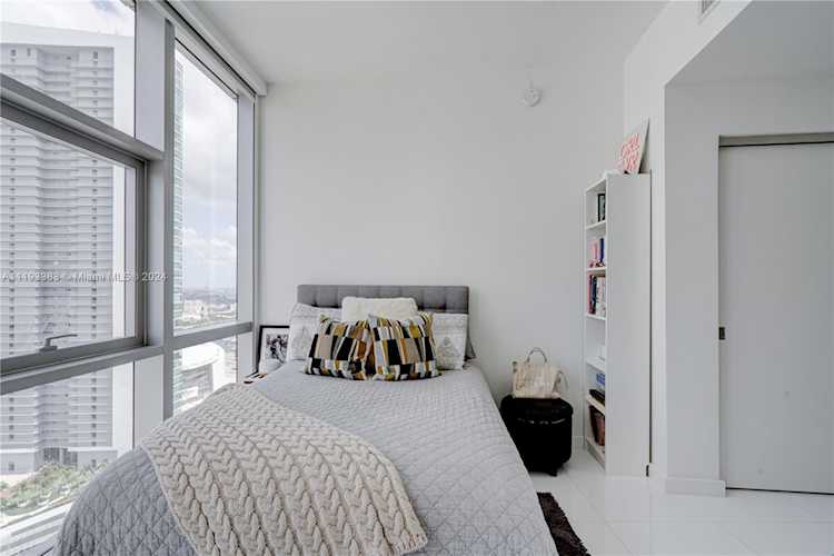 851 NE 1st Ave #2901 Miami, FL 31 33132 | Skyrise Lab Photo 33
