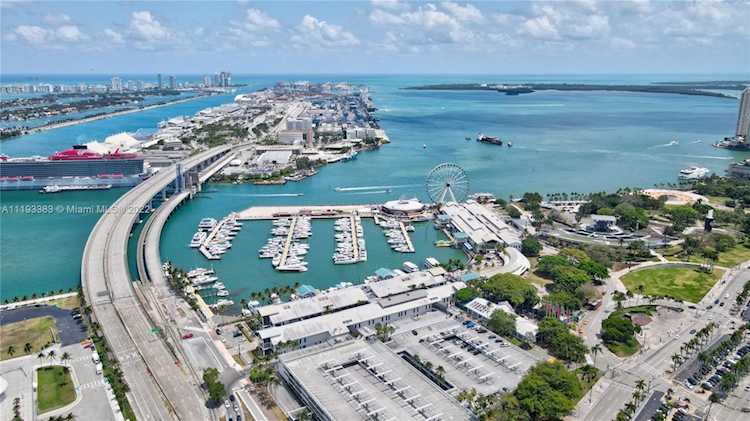 851 NE 1st Ave #2901 Miami, FL 31 33132 | Skyrise Lab Photo 46