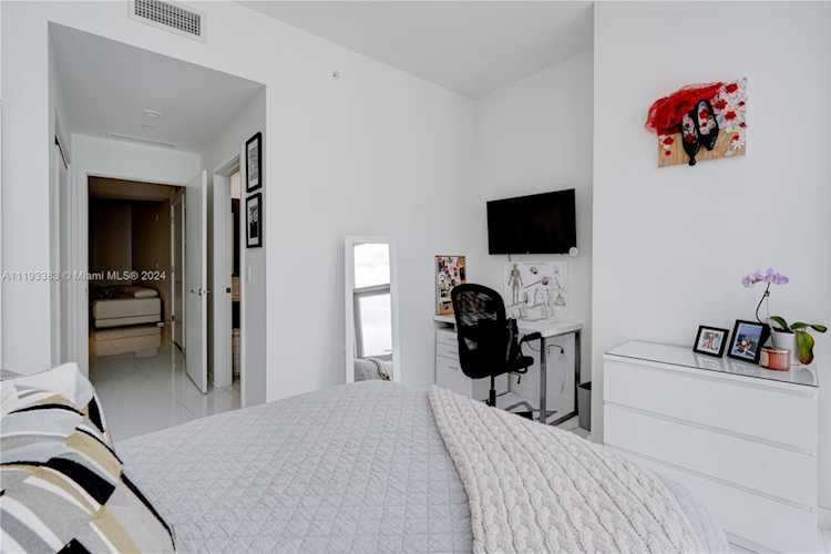 851 NE 1st Ave #2901 Miami, FL 31 33132 | Skyrise Lab Photo 16