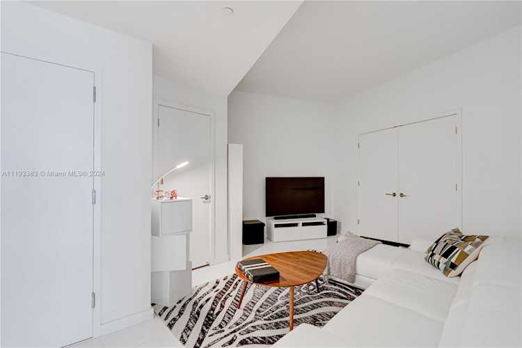 851 NE 1st Ave #2901 Miami, FL 31 33132 | Skyrise Lab Photo 9