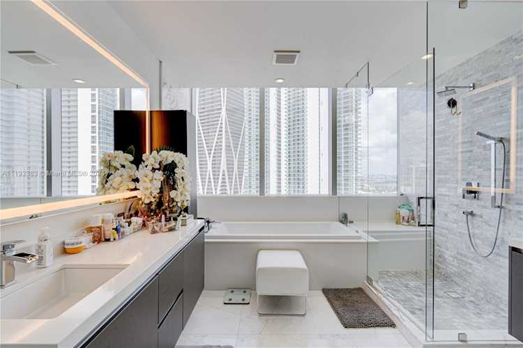851 NE 1st Ave #2901 Miami, FL 31 33132 | Skyrise Lab Photo 4