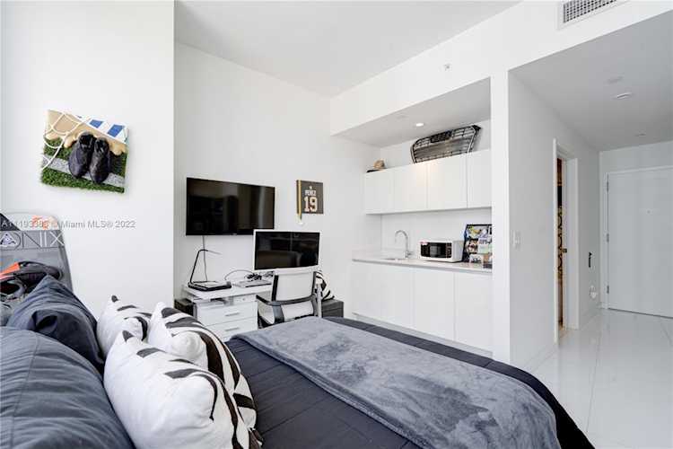 851 NE 1st Ave #2901 Miami, FL 31 33132 | Skyrise Lab Photo 3