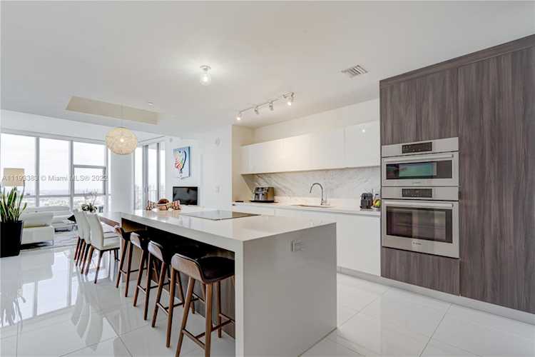 851 NE 1st Ave #2901 Miami, FL 31 33132 | Skyrise Lab Photo 2