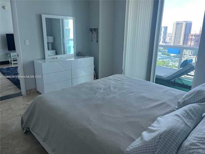 1800 N Bayshore Dr #3010 Miami, FL 32 33132 | Skyrise Lab Photo 8
