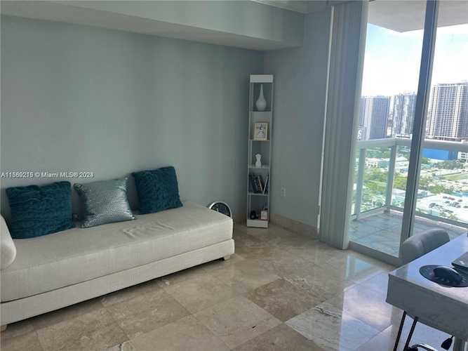 1800 N Bayshore Dr #3010 Miami, FL 32 33132 | Skyrise Lab Photo 4