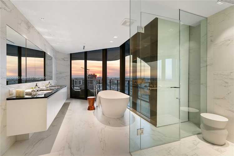 1000 Biscayne Blvd #1902 Miami, FL 32 33132 | Skyrise Lab Photo 7