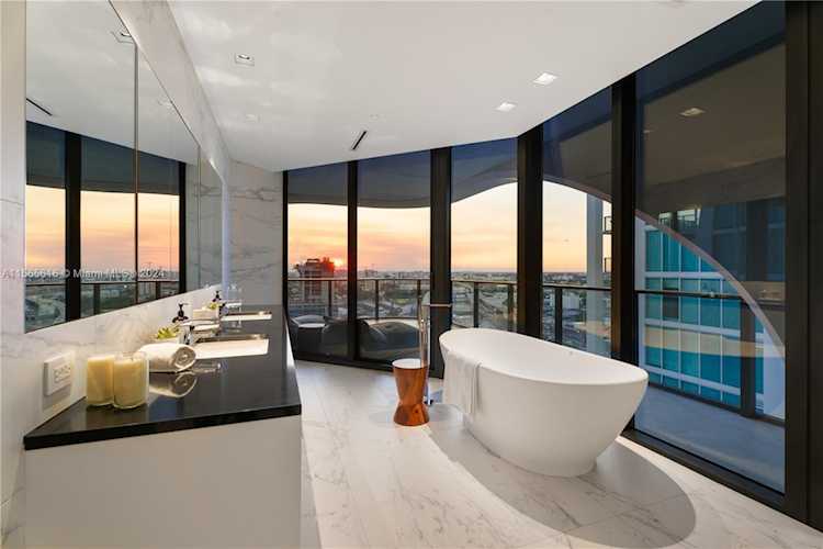 1000 Biscayne Blvd #1902 Miami, FL 32 33132 | Skyrise Lab Photo 6