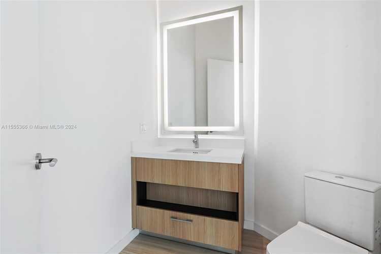851 NE 1st Ave #PH 5500 Miami, FL 31 33132 | Skyrise Lab Photo 44