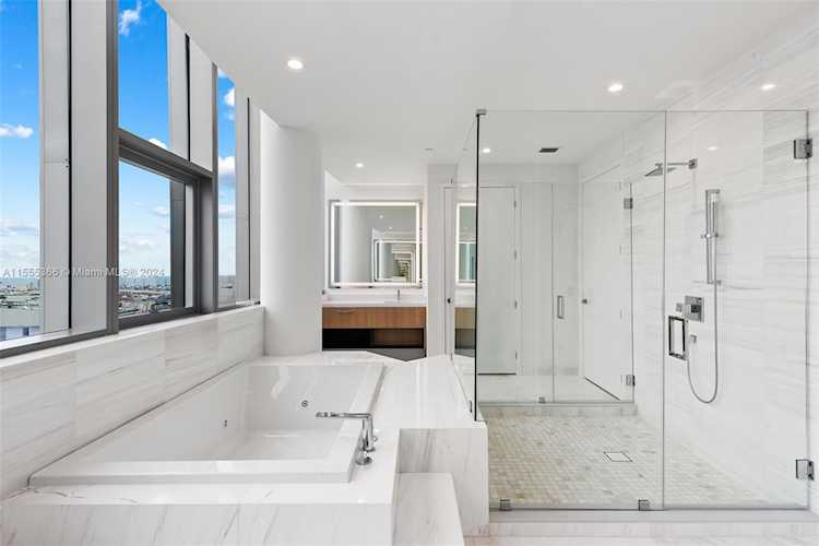 851 NE 1st Ave #PH 5500 Miami, FL 31 33132 | Skyrise Lab Photo 39