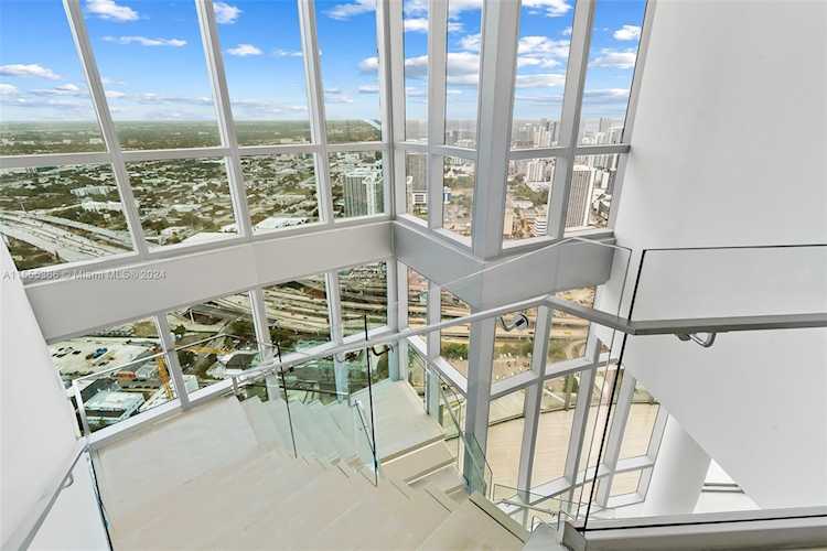 851 NE 1st Ave #PH 5500 Miami, FL 31 33132 | Skyrise Lab Photo 20