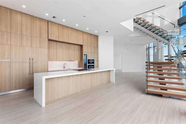 851 NE 1st Ave #PH 5500 Miami, FL 31 33132 | Skyrise Lab Photo 19