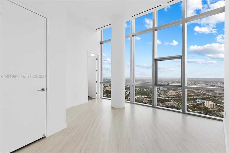 851 NE 1st Ave #PH 5500 Miami, FL 31 33132 | Skyrise Lab Photo 8