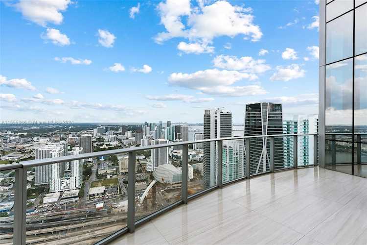 851 NE 1st Ave #PH 5500 Miami, FL 31 33132 | Skyrise Lab Photo 6
