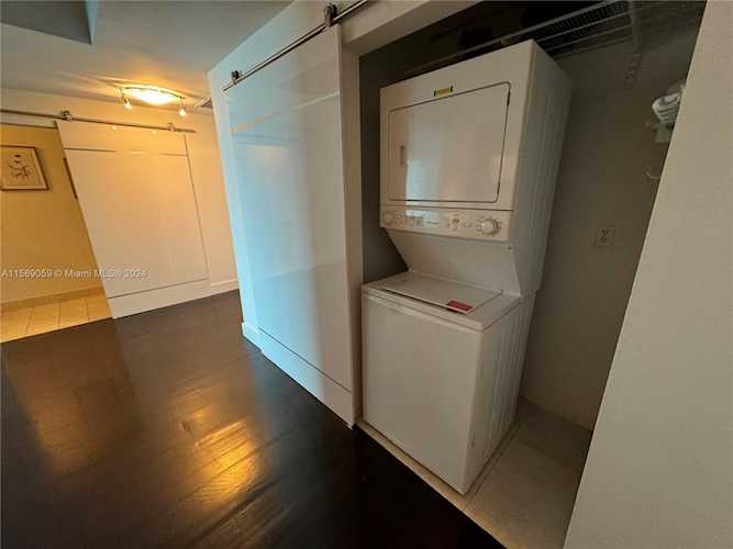 1900 N Bayshore Dr #1401 Miami, FL 32 33132 | Skyrise Lab Photo 29