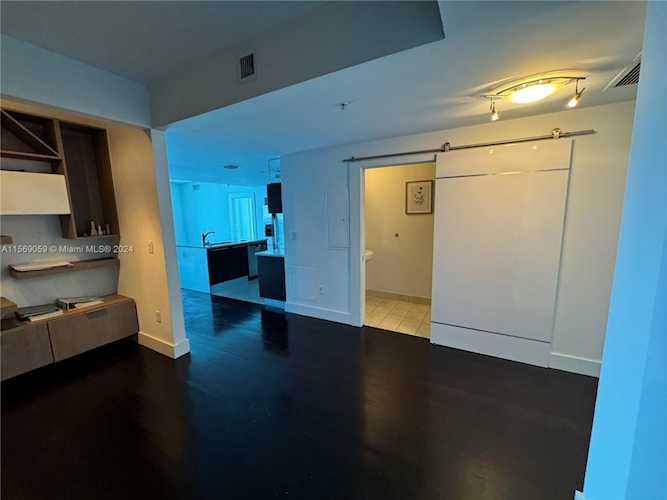 1900 N Bayshore Dr #1401 Miami, FL 32 33132 | Skyrise Lab Photo 28